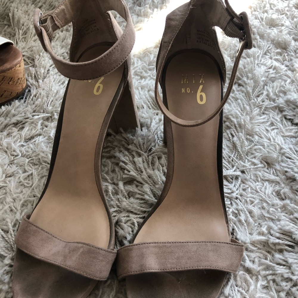 Nude pump